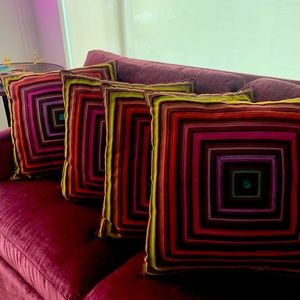 4 silk pillows